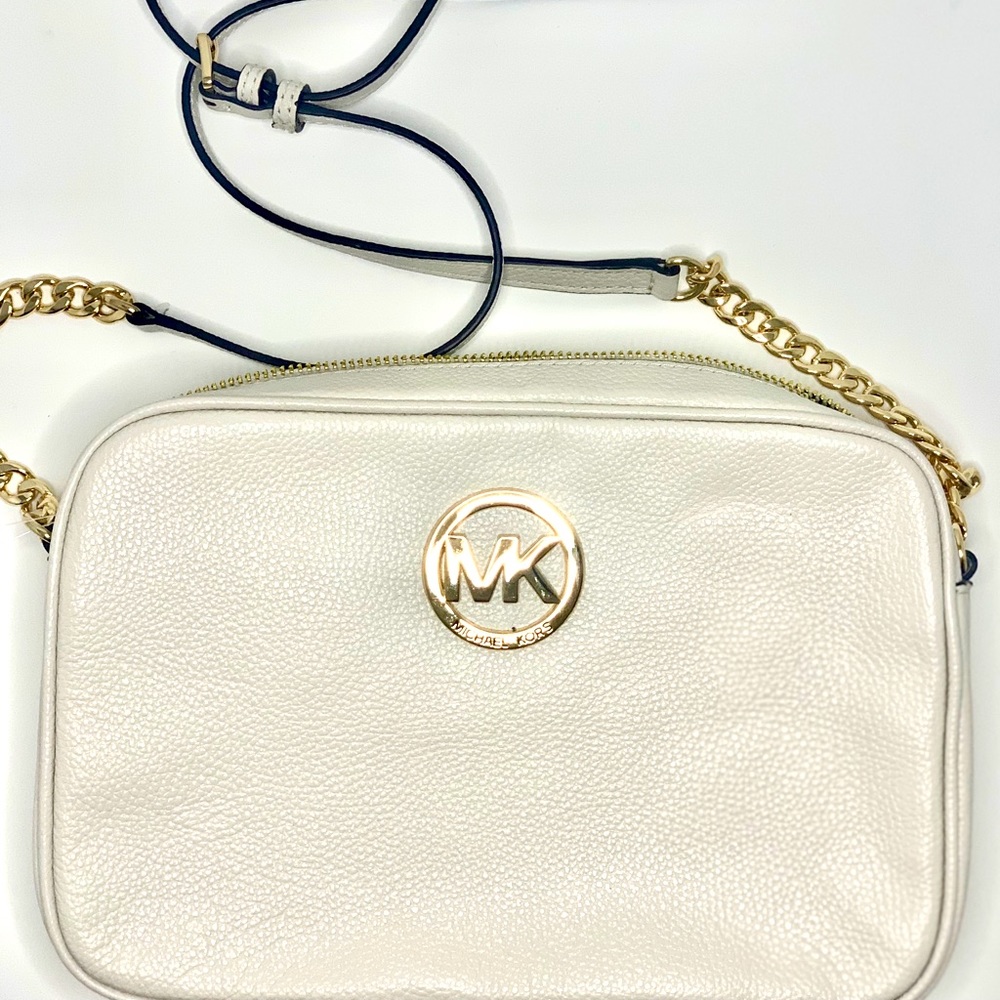 Michael Kors Crossbody - White w/Gold NEVER USED.